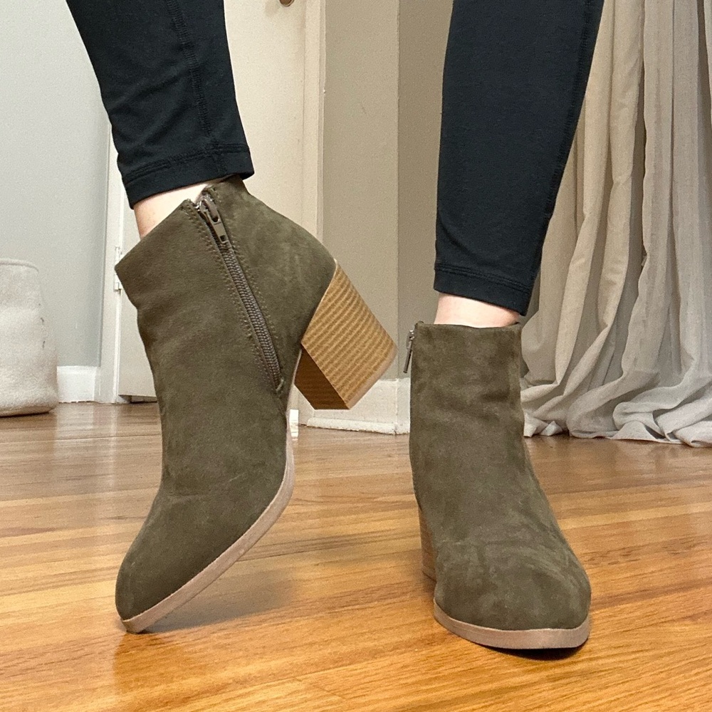 Wet Seal Green Ankle Booties with Block Heel size 5.5